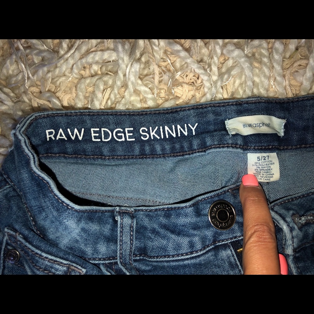 Distressed skinny jeans
